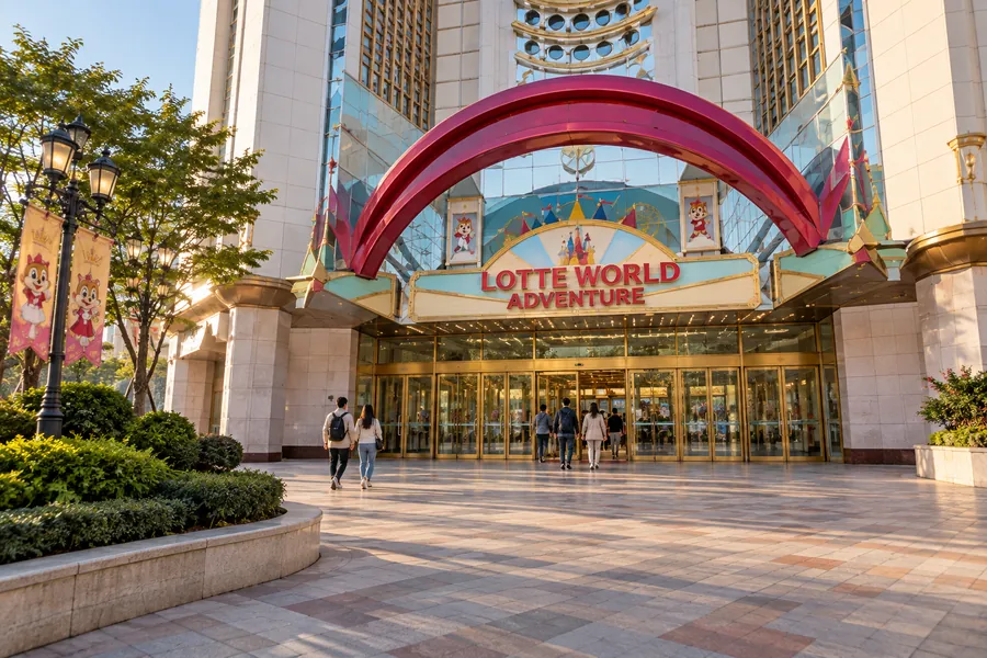 Lotte World operating schedule and weather conditions