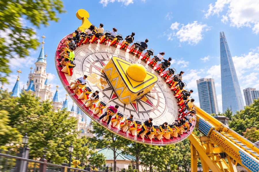 Popular thrill rides at Lotte World